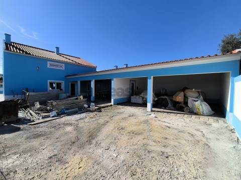 Moradia T2 com Garagem Dupla e Espaço Exterior em Ermidas-Sado