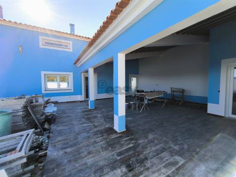 Moradia T2 com Garagem Dupla e Espaço Exterior em Ermidas-Sado