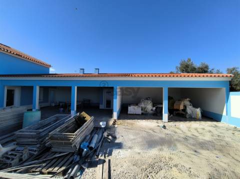 Moradia T2 com Garagem Dupla e Espaço Exterior em Ermidas-Sado