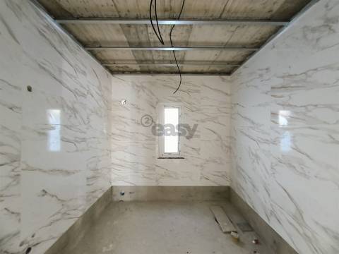 Moradia T2 com Garagem Dupla e Espaço Exterior em Ermidas-Sado