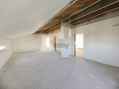 Moradia T2 com Garagem Dupla e Espaço Exterior em Ermidas-Sado