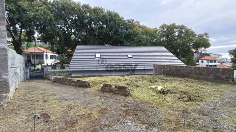 Moradia para Restaurar T3 Venda em Funchal (Santa Luzia),Funchal