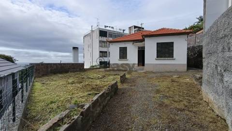 Moradia para Restaurar T3 Venda em Funchal (Santa Luzia),Funchal