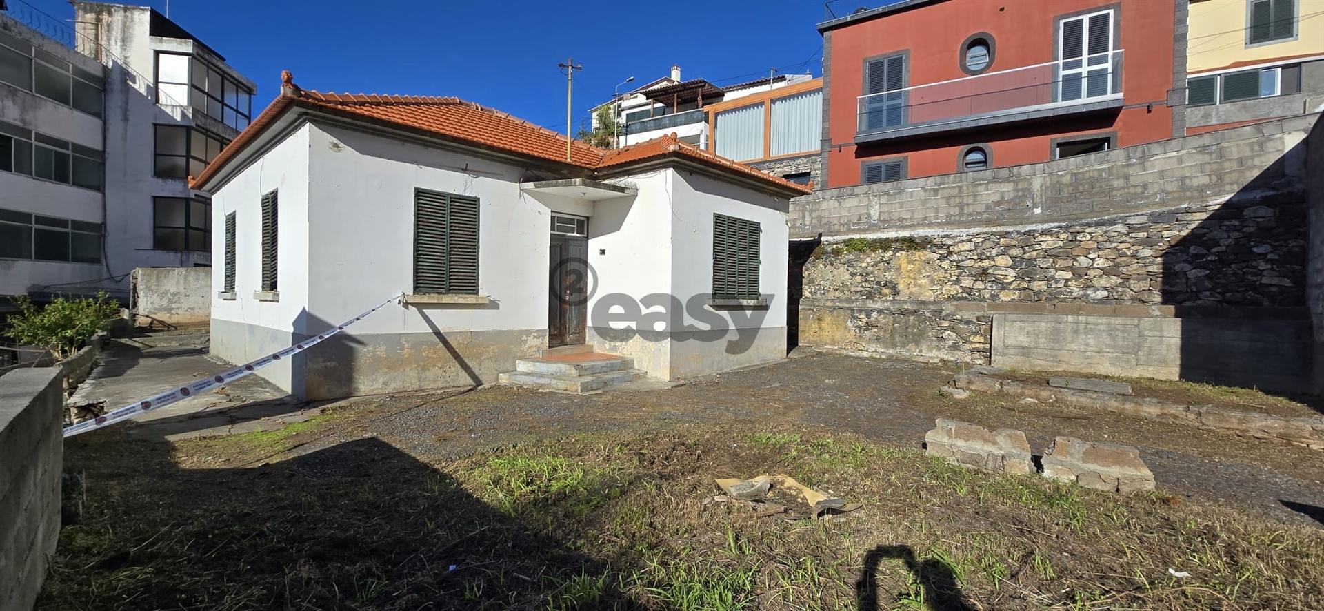 Moradia para Restaurar T3 Venda em Funchal (Santa Luzia),Funchal