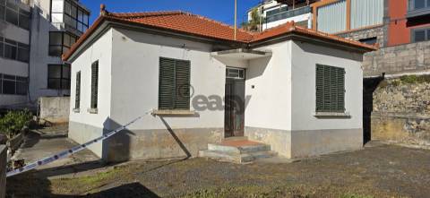 Moradia para Restaurar T3 Venda em Funchal (Santa Luzia),Funchal