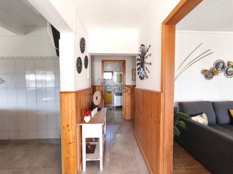 2 Habitações, Anexo e 1200 m² de terreno na Aldeia dos Bicos