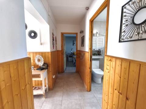 2 Habitações, Anexo e 1200 m² de terreno na Aldeia dos Bicos