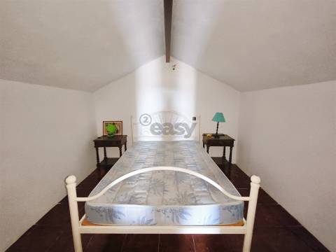 2 Habitações, Anexo e 1200 m² de terreno na Aldeia dos Bicos