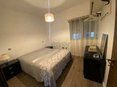 Moradia com 4 quartos, e em edifício separado escritório e garagem