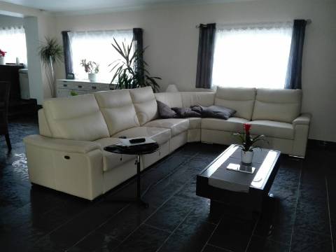 Moradia com 4 quartos, e em edifício separado escritório e garagem