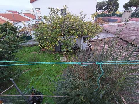 Terreno Urbano de 270m2 com Viabilidade de Construção de 162m2, Vila Chã, Barreiro