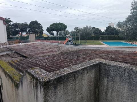 Terreno Urbano de 270m2 com Viabilidade de Construção de 162m2, Vila Chã, Barreiro