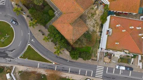 Moradia Senhorial com 16 divisões com Arrumos e Jardim, centro