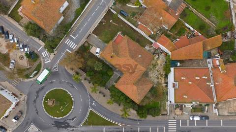 Moradia Senhorial com 16 divisões com Arrumos e Jardim, centro