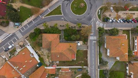 Moradia Senhorial com 16 divisões com Arrumos e Jardim, centro