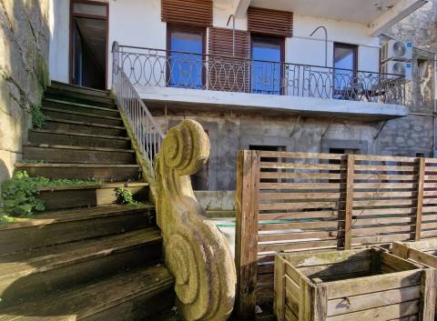 APARTAMENTO T1 COM LOGRADOURO DE 78M2