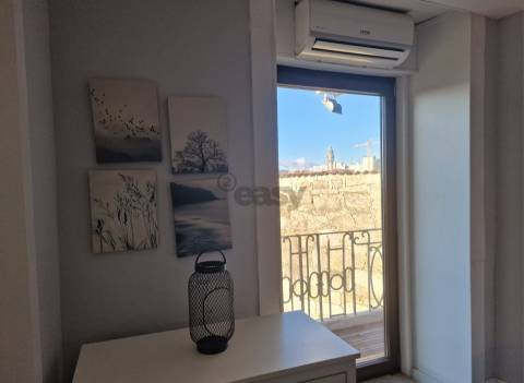 APARTAMENTO T1 COM LOGRADOURO DE 78M2