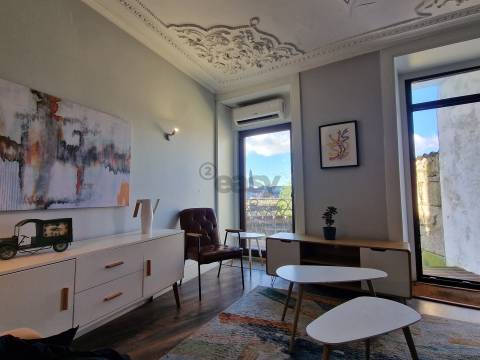 APARTAMENTO T1 COM LOGRADOURO DE 78M2