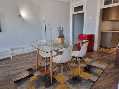 APARTAMENTO T1 COM LOGRADOURO DE 78M2