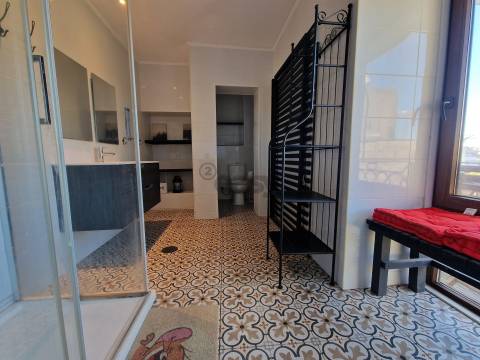 APARTAMENTO T1 COM LOGRADOURO DE 78M2