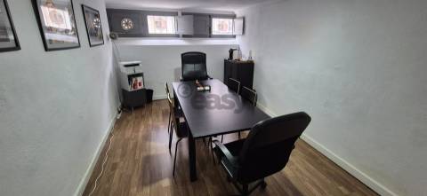 Loja com 66m2 na Venteira junto Igreja