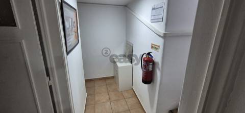 Loja com 66m2 na Venteira junto Igreja