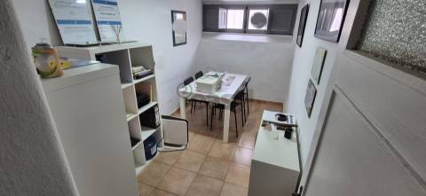 Loja com 66m2 na Venteira junto Igreja