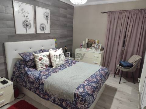 Moradia T2 com logradouro, anexo, terraço e garagem, Castro Verde