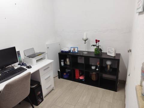 Moradia T2 com logradouro, anexo, terraço e garagem, Castro Verde