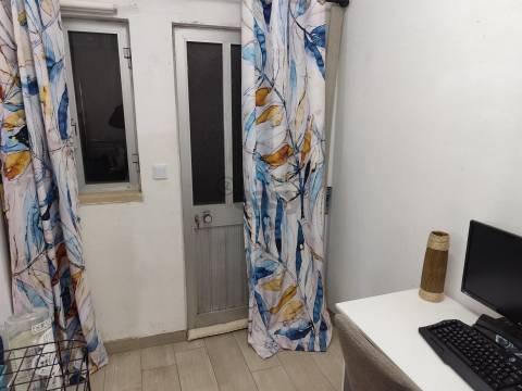 Moradia T2 com logradouro, anexo, terraço e garagem, Castro Verde