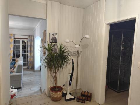 Moradia T2 com logradouro, anexo, terraço e garagem, Castro Verde