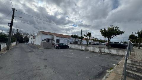 Moradia T2 com logradouro, anexo, terraço e garagem, Castro Verde