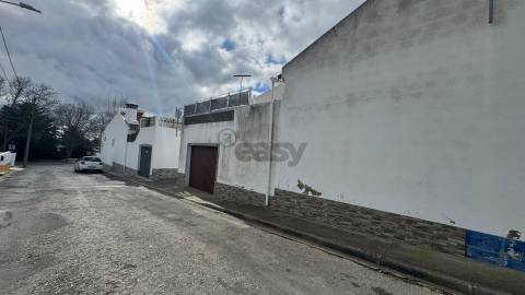 Moradia T2 com logradouro, anexo, terraço e garagem, Castro Verde
