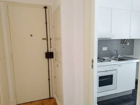 T2 na Graça arrendado por 825€/mes por mais 1 ano