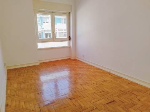 T2 na Graça arrendado por 825€/mes por mais 1 ano