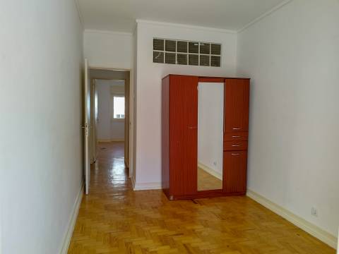 T2 na Graça arrendado por 825€/mes por mais 1 ano