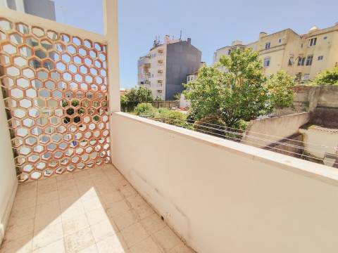 T2 na Graça arrendado por 825€/mes por mais 1 ano