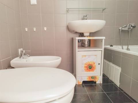 T2 na Graça arrendado por 825€/mes por mais 1 ano