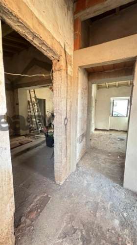 Moradia T2 para restaurar com amplo terreno em Marmelar - Vidigueira