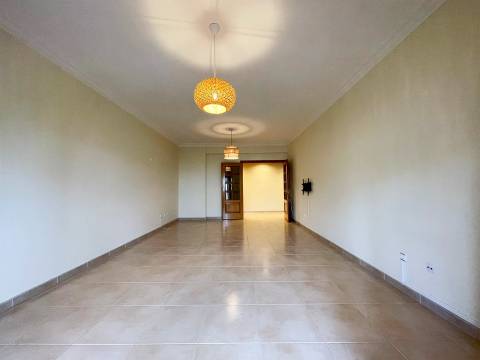 Apartamento T2 para Arrendamento com estacionamento na Quinta da Piedade – 2.ª Fase | Póvoa de Santa