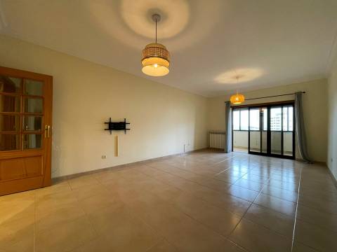 Apartamento T2 para Arrendamento com estacionamento na Quinta da Piedade – 2.ª Fase | Póvoa de Santa