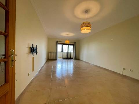 Apartamento T2 para Arrendamento com estacionamento na Quinta da Piedade – 2.ª Fase | Póvoa de Santa