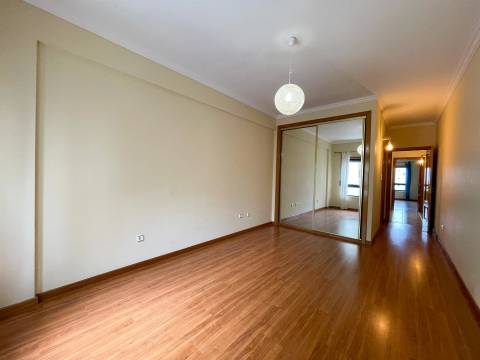 Apartamento T2 para Arrendamento com estacionamento na Quinta da Piedade – 2.ª Fase | Póvoa de Santa