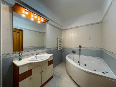 Apartamento T2 para Arrendamento com estacionamento na Quinta da Piedade – 2.ª Fase | Póvoa de Santa