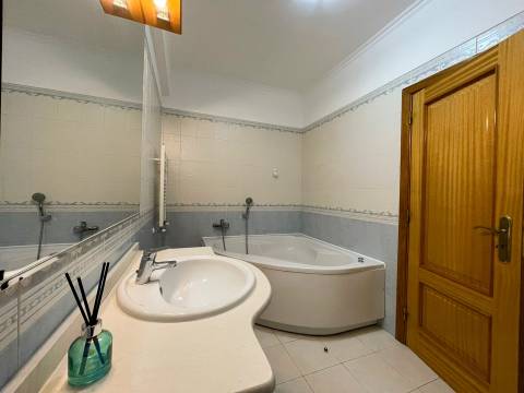 Apartamento T2 para Arrendamento com estacionamento na Quinta da Piedade – 2.ª Fase | Póvoa de Santa