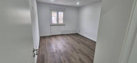 T2 no Olival Basto remodelado a 10 minutos do metro