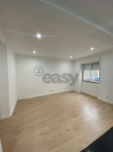 Oportunidade T2 Remodelado São Brás Oferta da Escritura