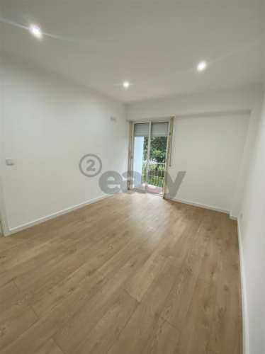 Oportunidade T2 Remodelado São Brás Oferta da Escritura