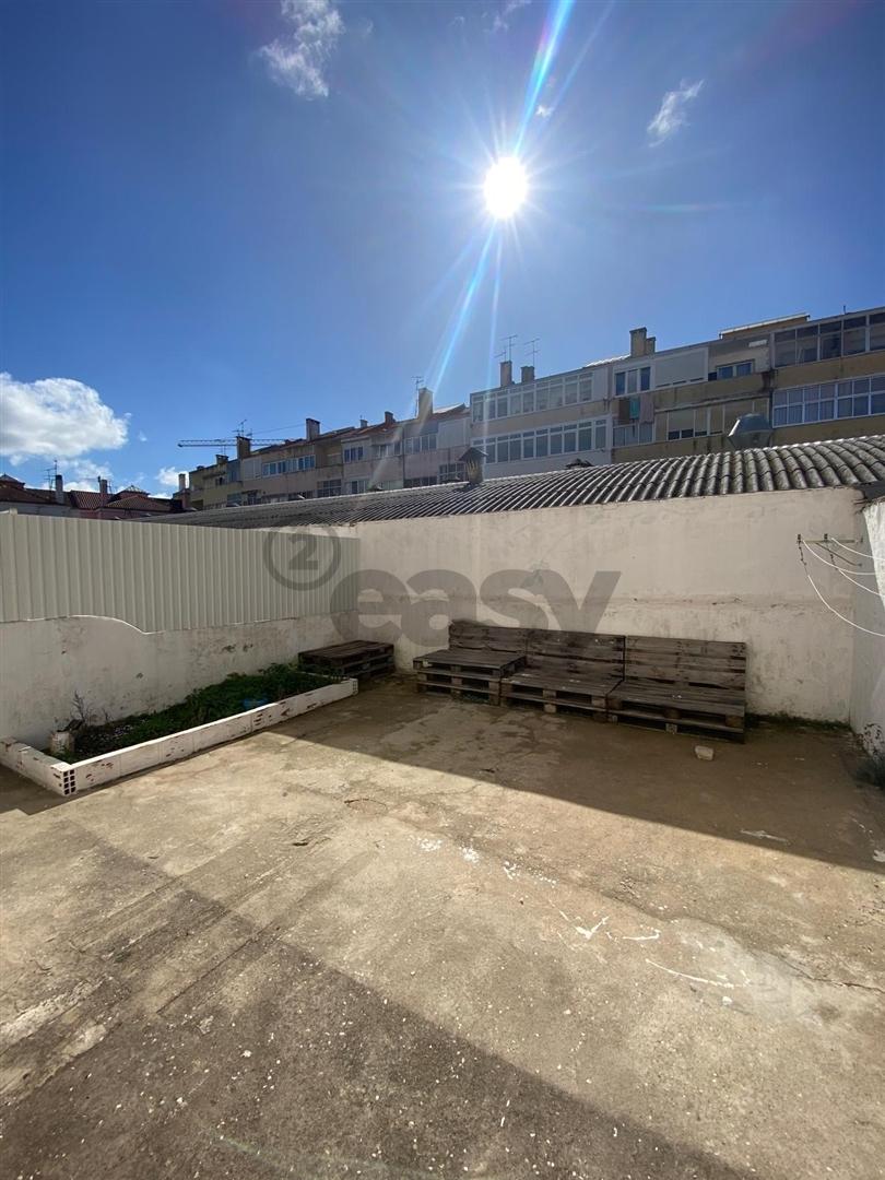 T2 Remodelado com Logradouro -  Oferta Escritura