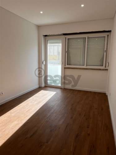 T2 Remodelado com Logradouro -  Oferta Escritura